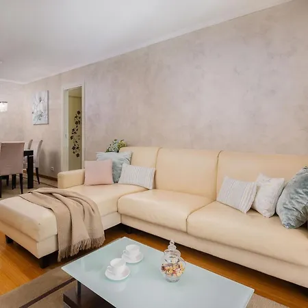 Apartment Ivana شقة